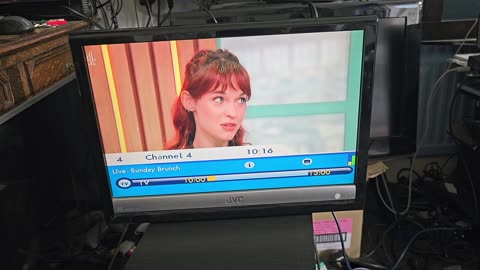 Look at an old JVC LT-19DK8ZJ 19" Inch LCD TV 720p HD DVB Digital Tuner Freeview