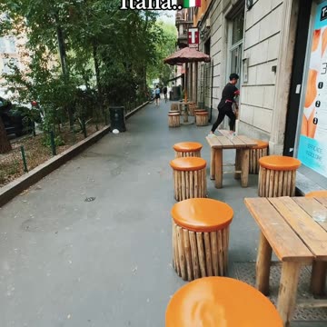 Scenes along the way while walking in Italy..🇮🇹