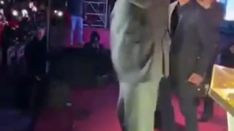 El baile de García Albiol al ritmo de Bad Bunny desata comentarios en Badalona
