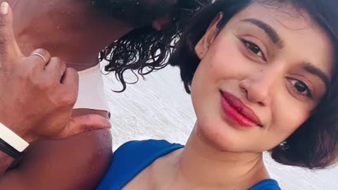 கையில் தம்முடன் கடற்கரையில் காத்து வாங்கும் நடிகை ஓவியா.. வீடியோ வேற லெவலில் இருக்கே!