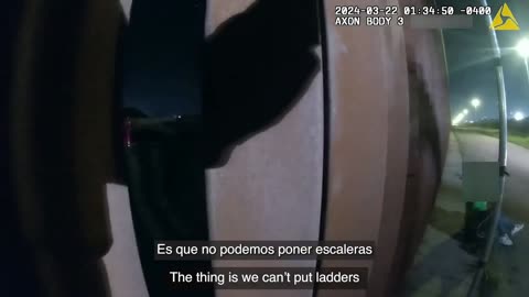 Bodycam - Police arrest fugitive immigrants