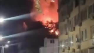Reportan fuerte incendio en un edificio residencial ruso tras el impacto de un dron ucraniano