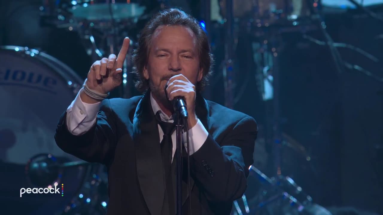 The Waiting (Tom Petty and the Heartbreakers cover) with The Roots - Eddie Vedder (live)