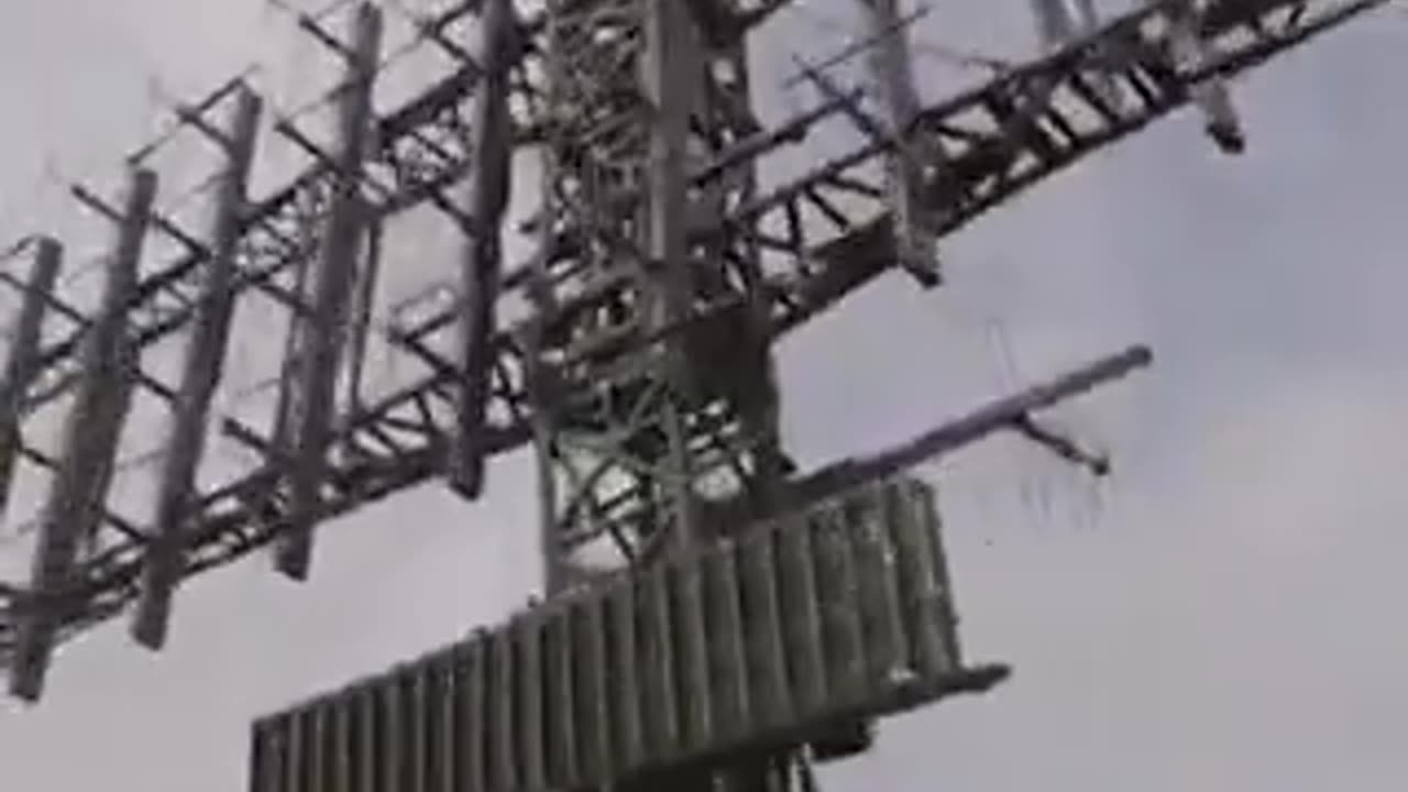 Tiens une théorie du complot en passant...