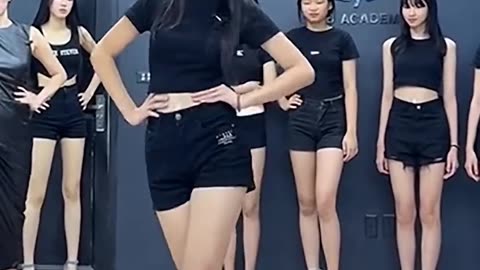 The New Face of Chinese Fashion 😎