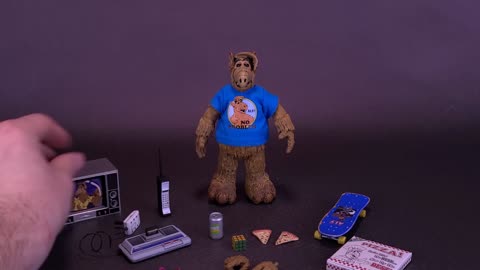 NECA Alf Ultimate Totally 80's Alf Figure Review