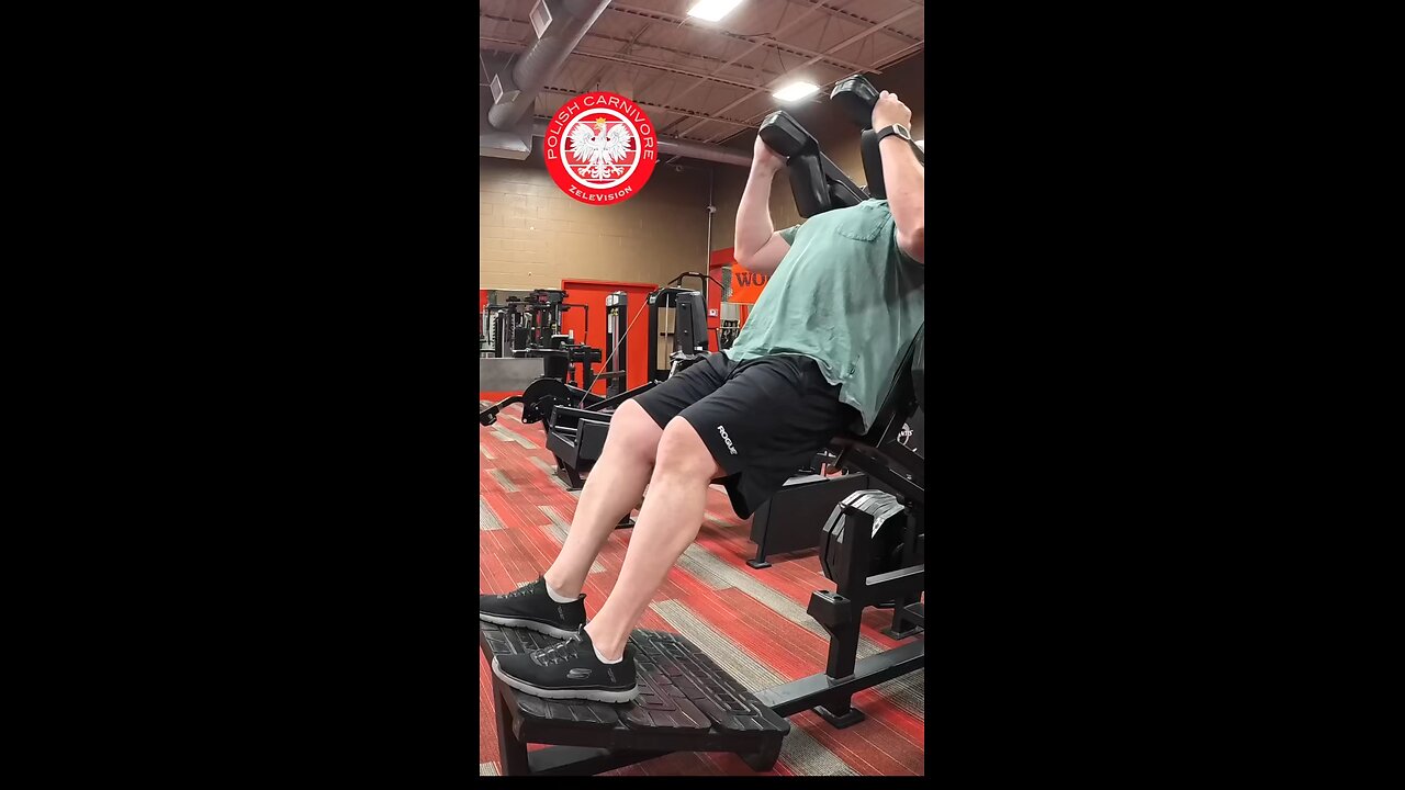 🔥 Hack Squat Warm-Up | Light Weight, Strong Legs 💪