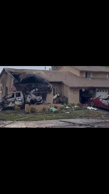 ✈️💥Plane has slammed into San Diego neighborhood in what officials describe as "direct hit to HOMES