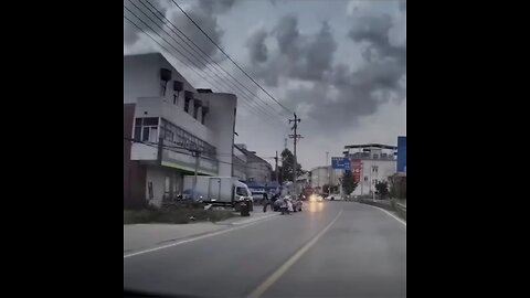 This is why you always stay alert! #caughtoncam #closecall #crazydriver #dashcam #japd