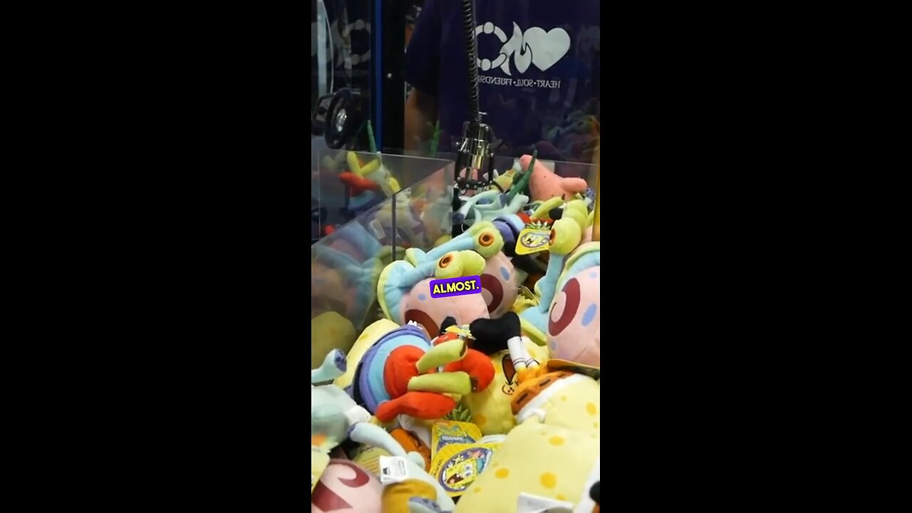 SpongeBob Claw Machine! 🧽