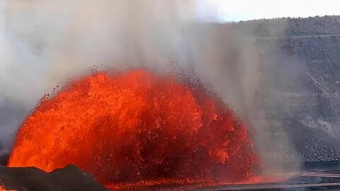 LIVE: Kīlauea volcano, Hawaii (west Halemaʻumaʻu crater)