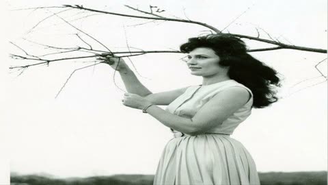 Loretta Lynn - He's Somewhere Between You And Me