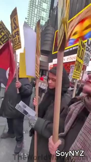 Man attacked by insane leftists while filming protest