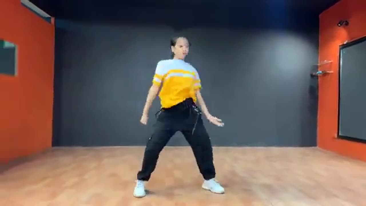 Aiyo Ho Akhe Gori.....