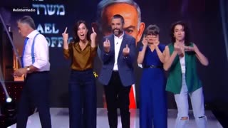Every presenter on this LIVE Spanish TV show got on stage to give Netanyahu the middle finger
