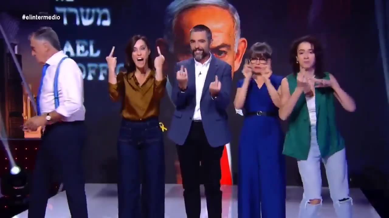 Every presenter on this LIVE Spanish TV show got on stage to give Netanyahu the middle finger
