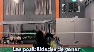 Jugador de bádminton encuentra la manera de no perder ni un solo punto