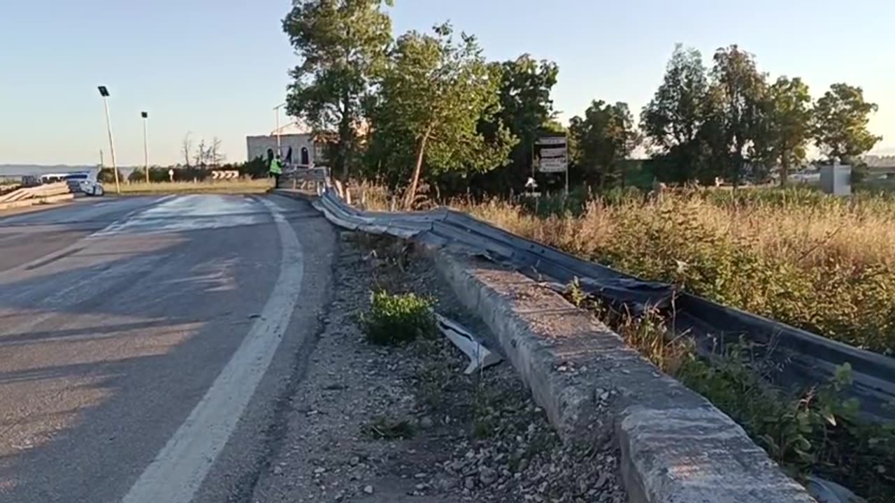 Aksident në rrethrrotullimin e Kolonjës në autostradën Fier-Lushnje, humb jetën shoferi