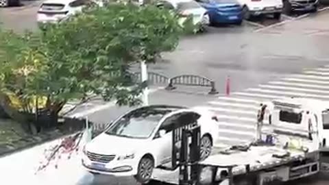 The Shocking Way China Moves Illegaly Parked Cars