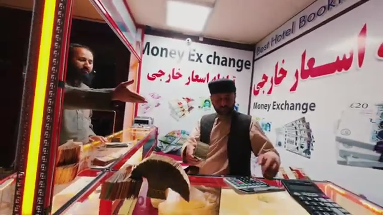 ICH LAUFE DURCH AFGHANISTAN UND TRAUE MEINEN AUGEN NICHT
