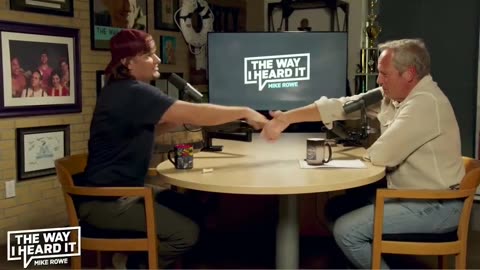 Man Finds 'Body' in Trash - Theo Von and Mike Rowe #bones #body #mannequin