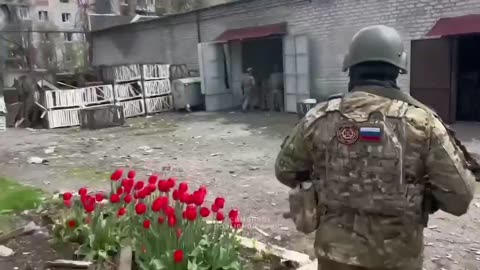 The video shows footage from my friend @brussinf from the once burning Bakhmut