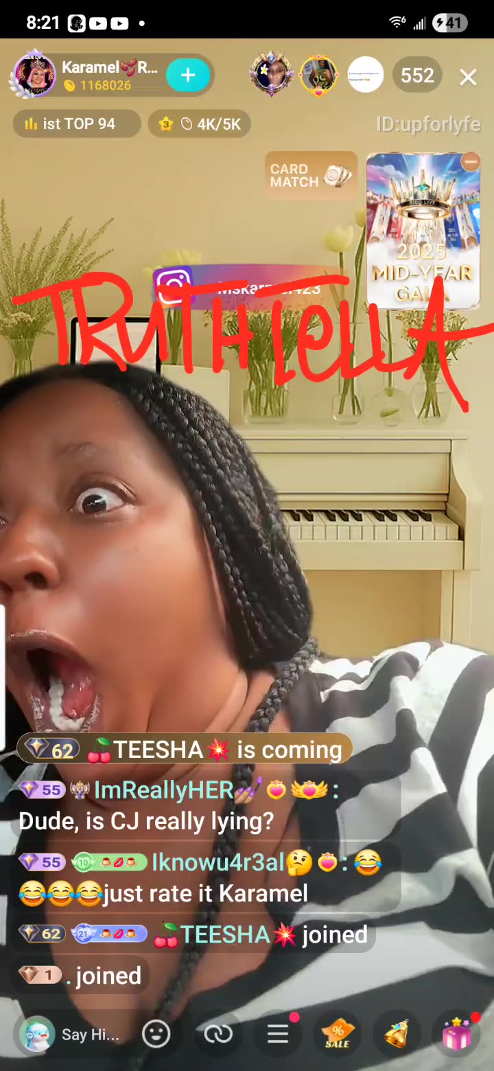 KUTTY & KARAMEL SITTING IN A TREE K-I-S-S-I-N-G