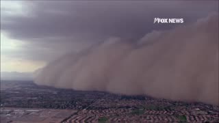 👀 Massive dust storm sweeps across Phoenix, Arizona, covering everything...