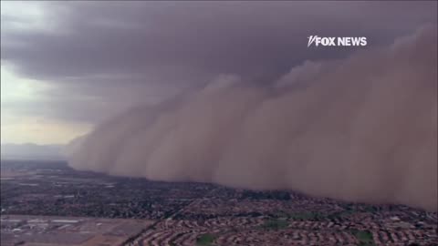 👀 Massive dust storm sweeps across Phoenix, Arizona, covering everything...