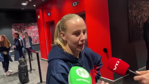 LOVE playing with Alessia Russo - Beth Mead