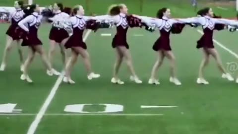 很好的啦啦队舞蹈，鼓掌。编的舞和表演者积极奔放阳光团结的意境，20万30万3百万失业毕业生或3千万3亿无产阶级都可学的舞，希望也是一支小品“天真无邪”的舞蹈因为邪重可能乱情。