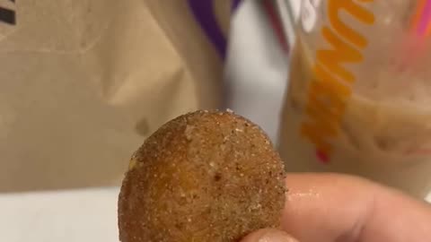 Taco Bell Dulce de Leche Cinnabon Delights Taste Test The Fast-Food Restaurant & Dessert Review Guys