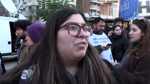 Argentine teachers, students hold torchlit protest for education funds