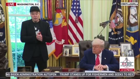 Elon Musk is presented with a giant KEY as a “Parting Gift” and Elon gives a brief speech