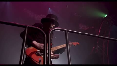 Motley Crüe - “Home Sweet Home” (Live In LA)