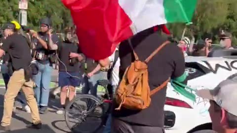 Dangerous: Protesters burn cars and federal building in Los Angeles