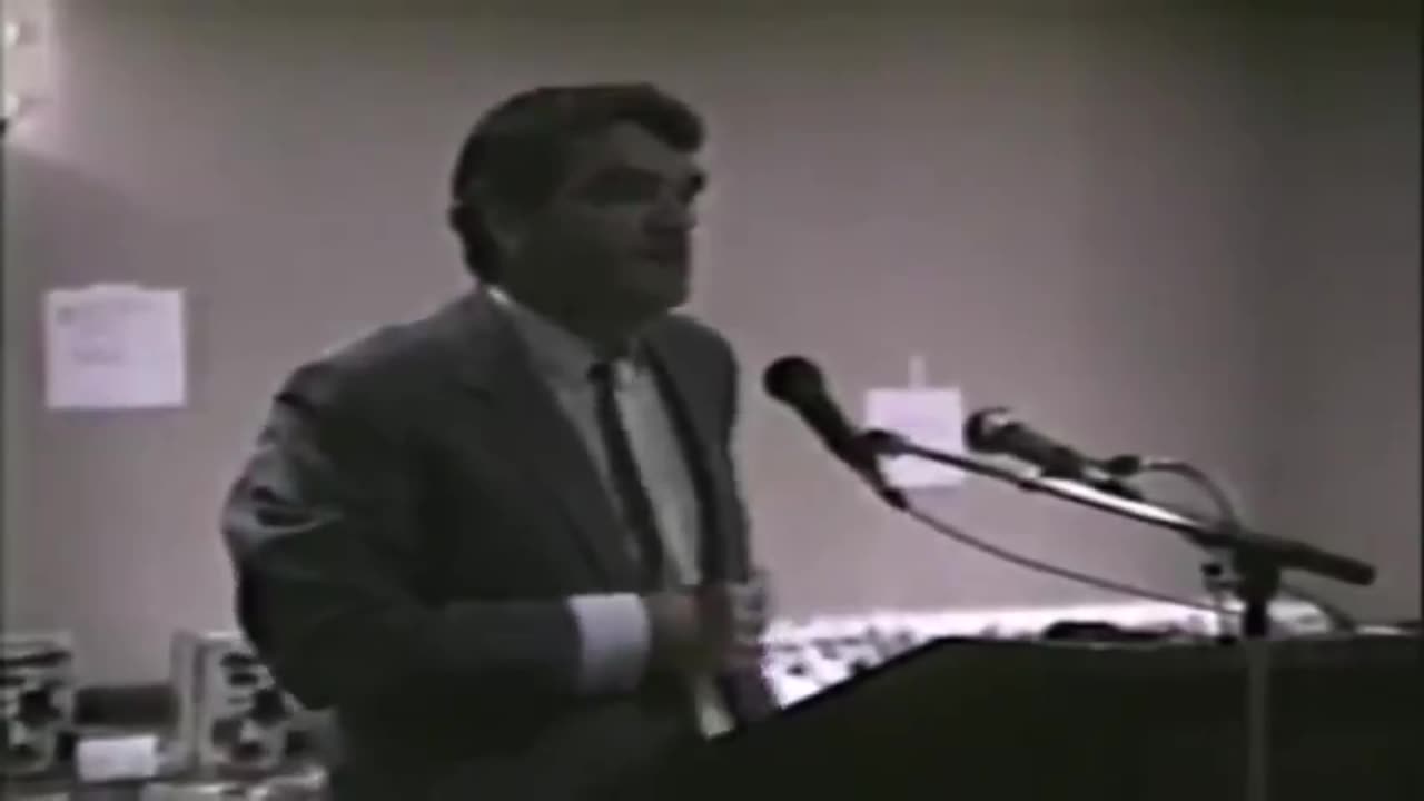 David Irving: Analysis of Holocaust