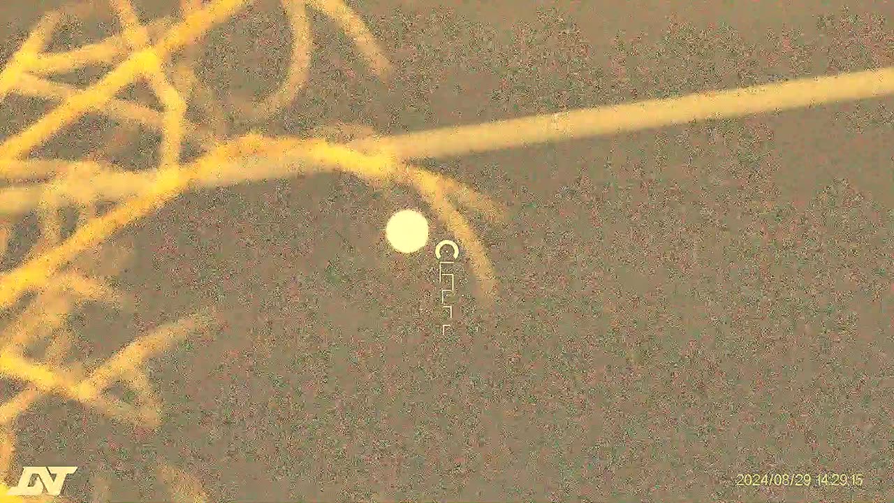 THE ALIEN FLOATS UP 2 THE MOON THEN LEAVES ! ! '