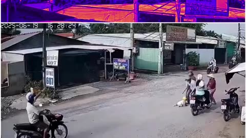 Heartless Act in Vietnam: Woman Abandons Infant in Middle of Busy Road, Shocking Video Goes Viral