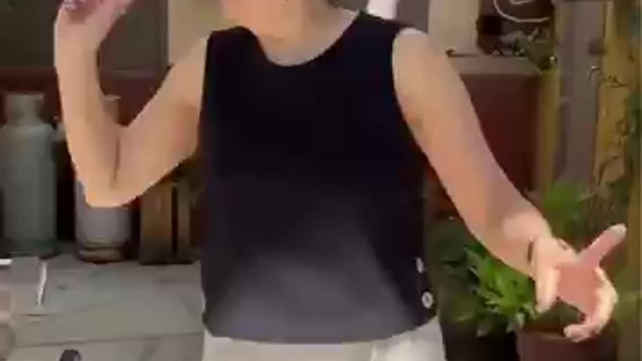 dubladora da chiquinha na vila do chaves.mp4