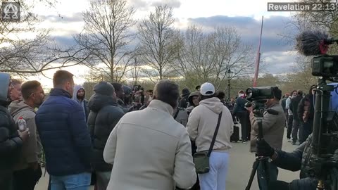 Speakers Corner_Arul Tries To Talk To Ali Dawah_Smile2jannah_Mansur_Muslims_No Evidence For Islam