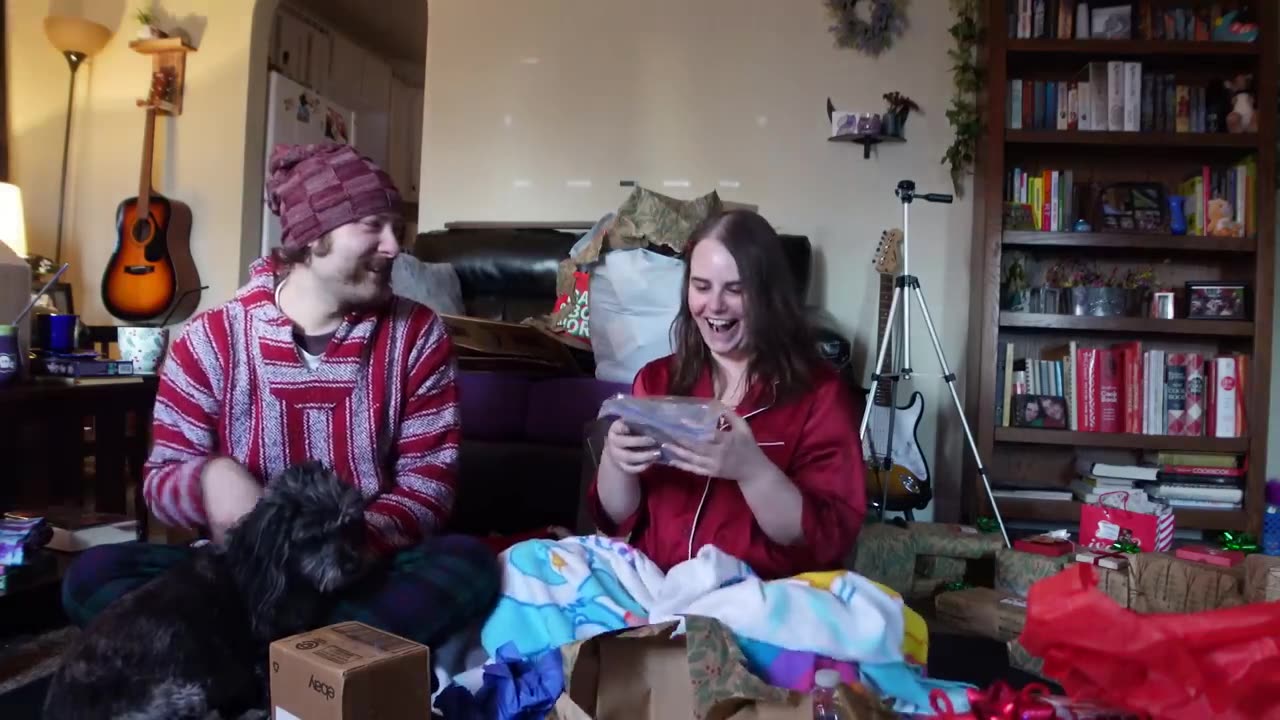 Vlogmas Day 25 ~ Opening Our Christmas Gifts (Last Day of Vlogmas 2022)