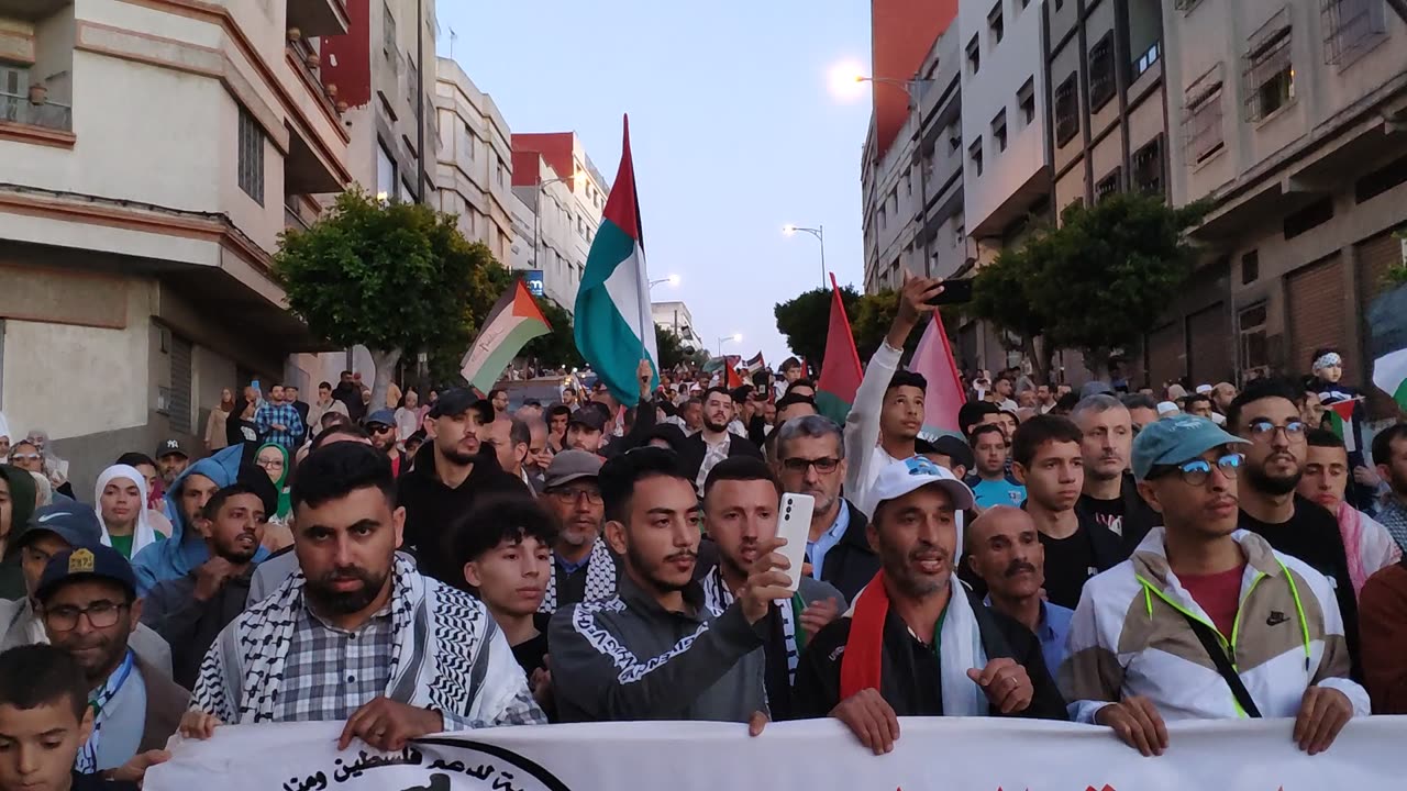 مسيرة الأواني للتنديد بالتجويع الممنهج على سكان غزة طنجة 11 05 2025 ارحل ارحل يا جبان