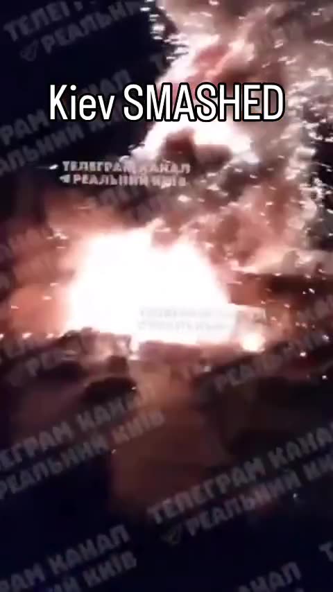 Kiev, Ukraine is getting absolutely torn apart by a Russian air attack right now.