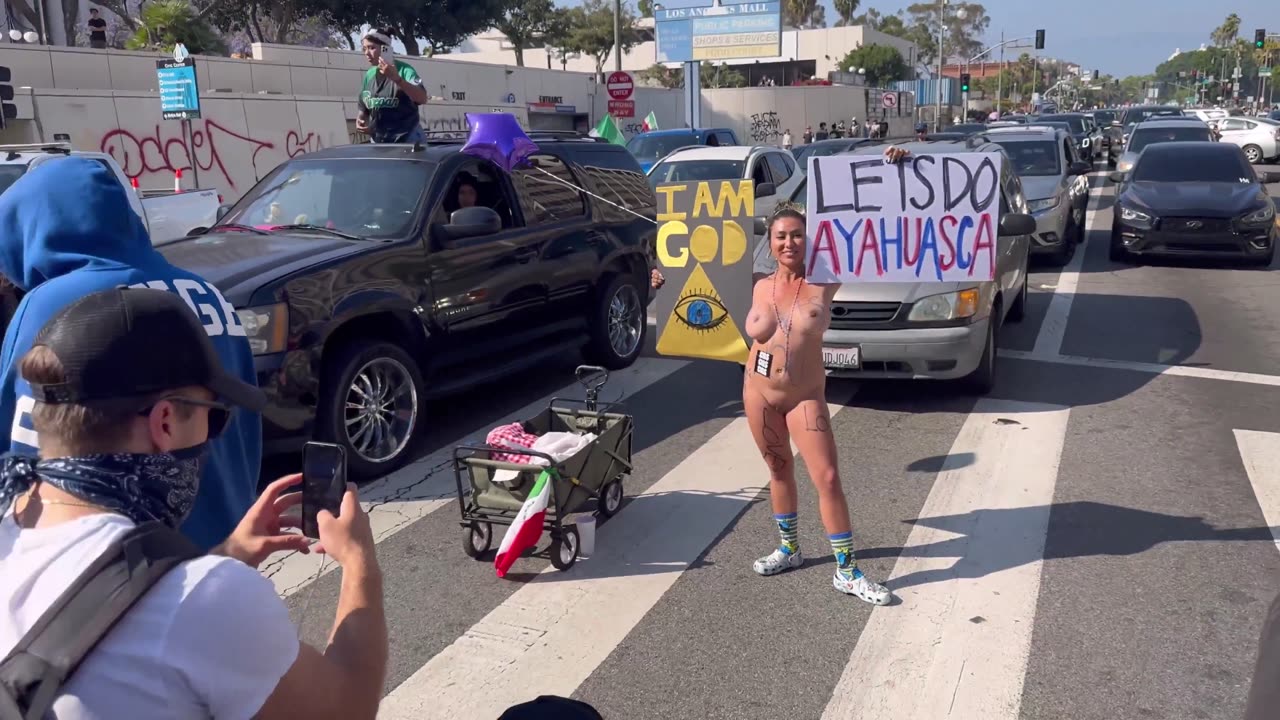 And what the Hell is she doing 😆🤦_♂️