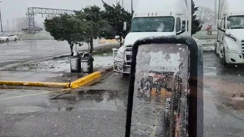 WHATS WITH THE WHITE STUFF #ourtruckinglife #reallifetruckers #truckdriver #atruckerslife #truckS