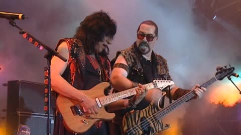 Twisted Sister - Like A Knife In The Back = Live Wacken 2003