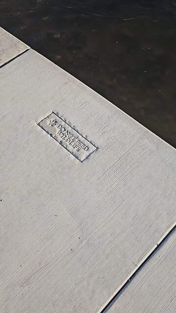 DO NOT FEED WILDLIFE