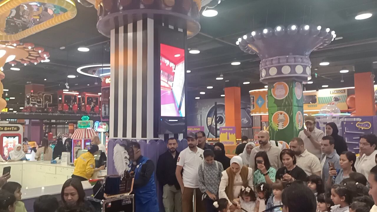 Magician show at Homz Kuwait