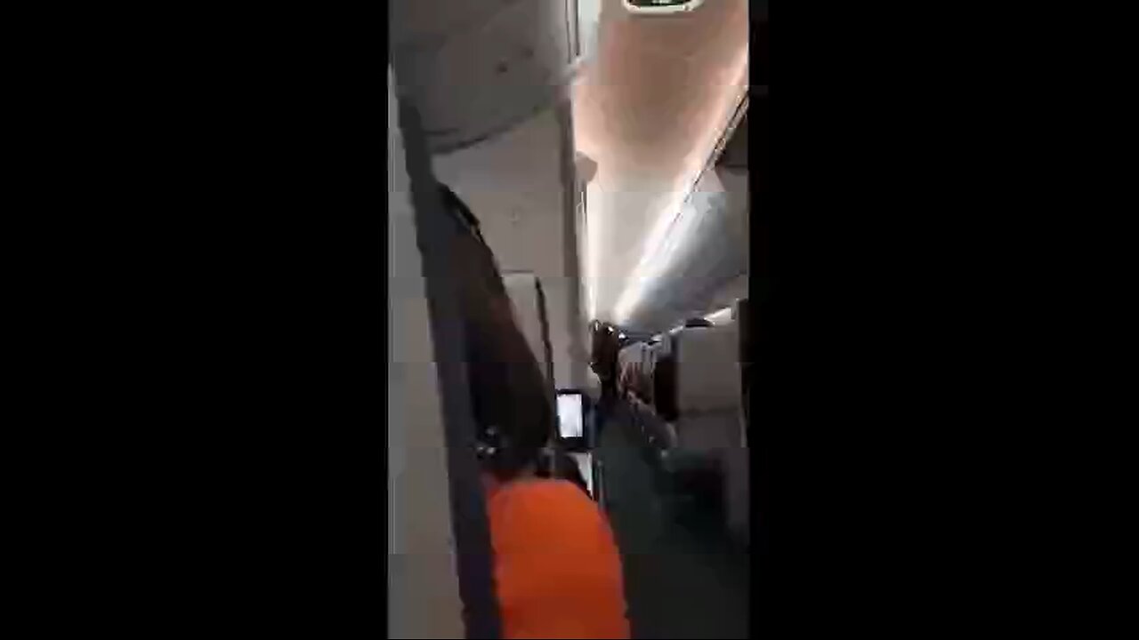 ☢️🥴Health measure or health hazard? Passengers sprayed mid-flight like bugs